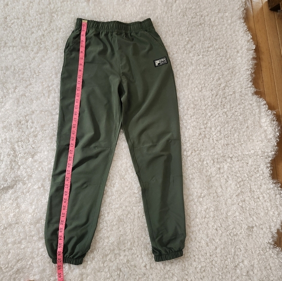 BNWOT Fila Kids' Youth Olive Green Leitweight Jogger Pants  Size US 14–16 Activ - Picture 8 of 10